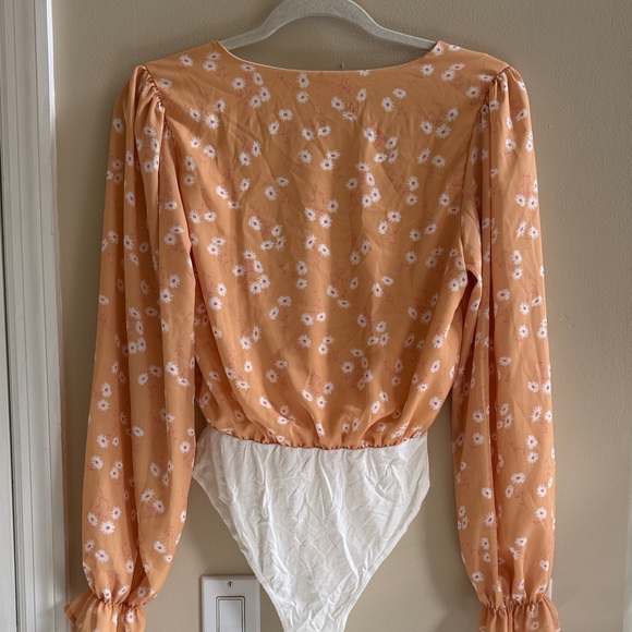 Pink Lily Floral Orange and White Daisy Bodysuit 🌼 - Picture 7 of 7